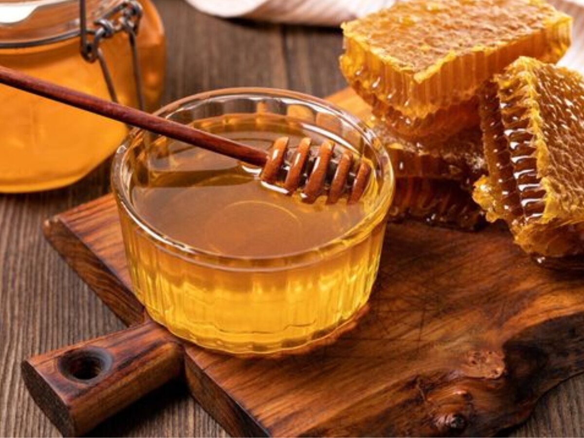 Benefits of honey: रोजाना लगाएं शहद चमक जाएगी त्वचा, जान लीजिए इसके अन्य फायदें