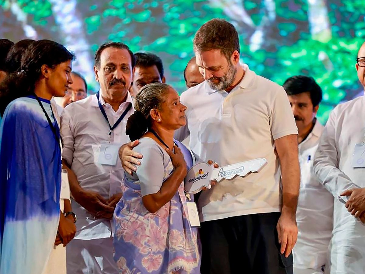 सांसदी हुई बहाल तो पहली बार वायनाड पहुंचे राहुल, लोगों ने किया जोरदार स्वागत