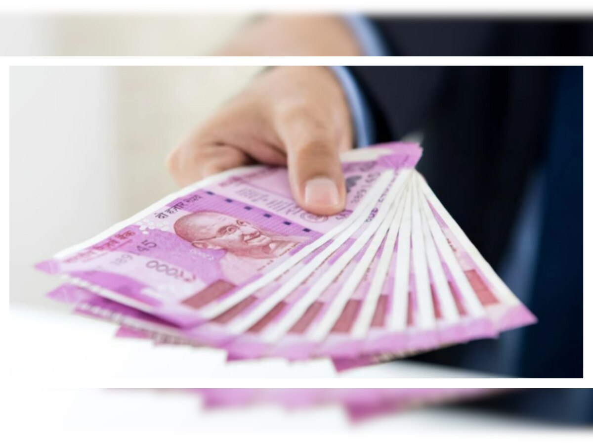 Indian Currency: 2000 रुपये का नोट बदलने जा रहे हैं बैंक तो जान लें छुट्टियों का अपडेट, वरना दिक्कत में न फंस जाएं