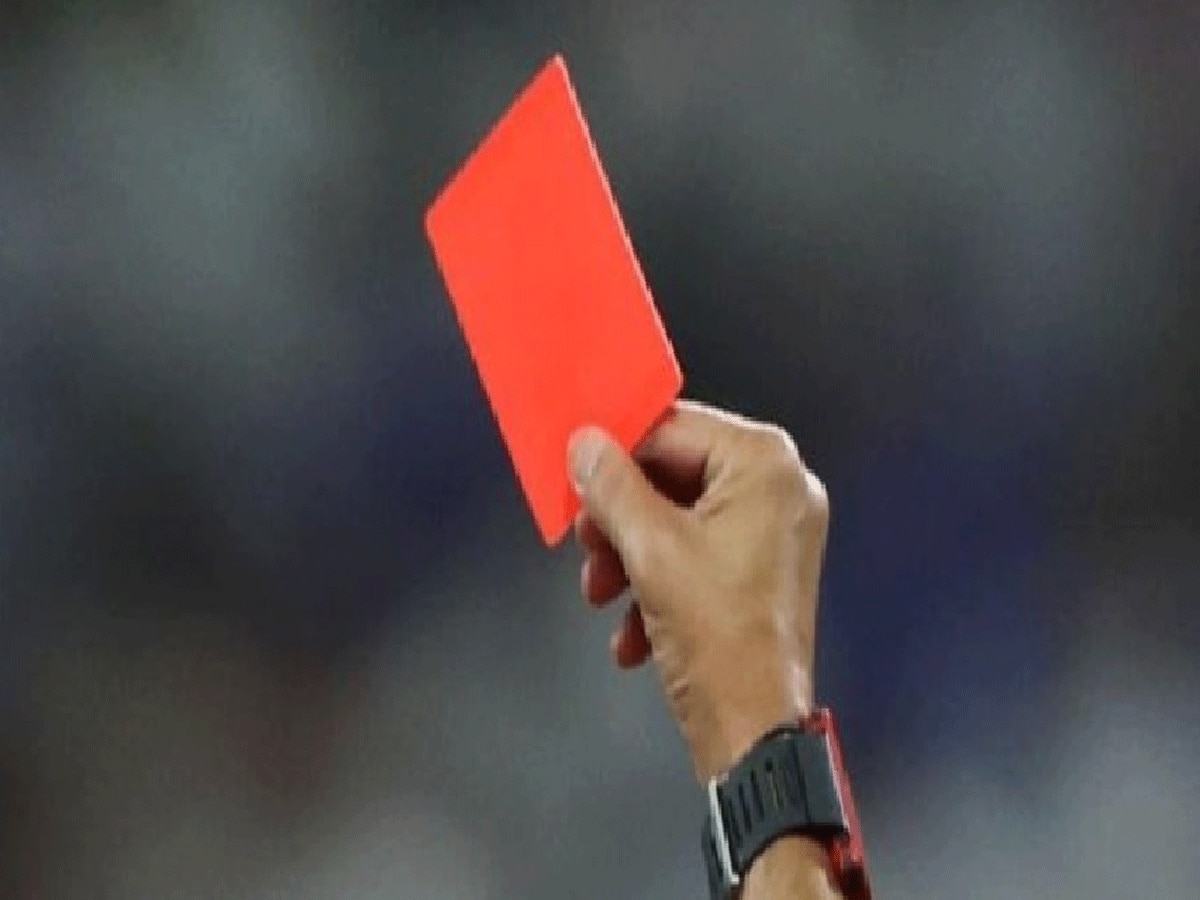 Red Card: अब क्रिकेट में भी होगा रेड कार्ड, ये गलती होने पर होगी कड़ी कार्रवाई