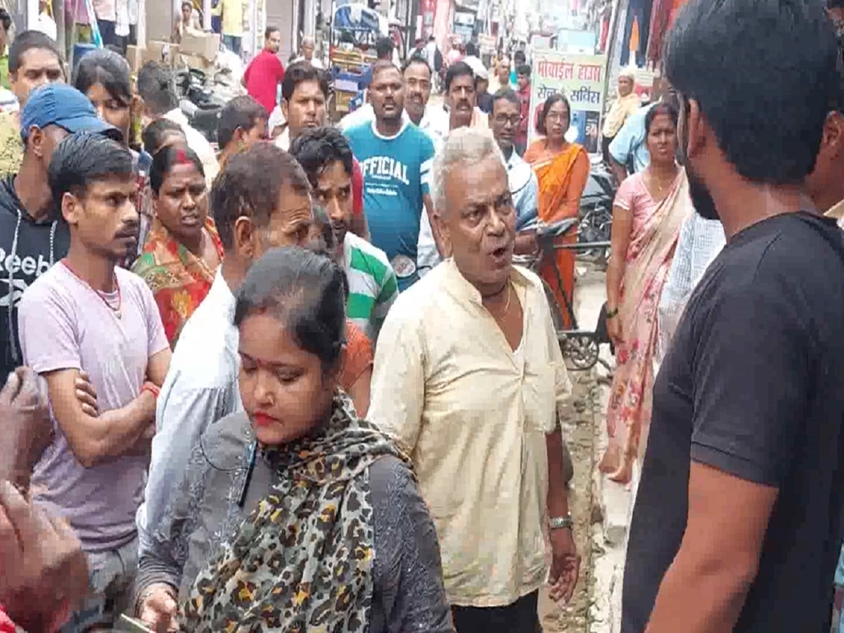 Bihar News: सनकी पति ने पत्नी और सास को खंती से मारकर किया घायल, सदर अस्पताल में कराया गया भर्ती