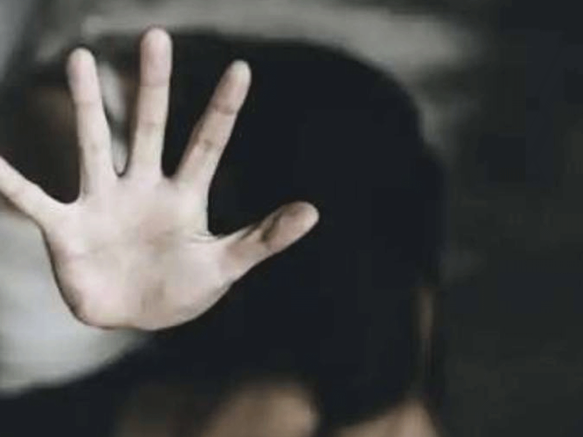 Haryana News: रोहतक में स्कूल जाते समय 10वीं की छात्रा से दरिंदगी! Haryana News: रोहतक में स्कूल जाते समय 10वीं की छात्रा से दरिंदगी!