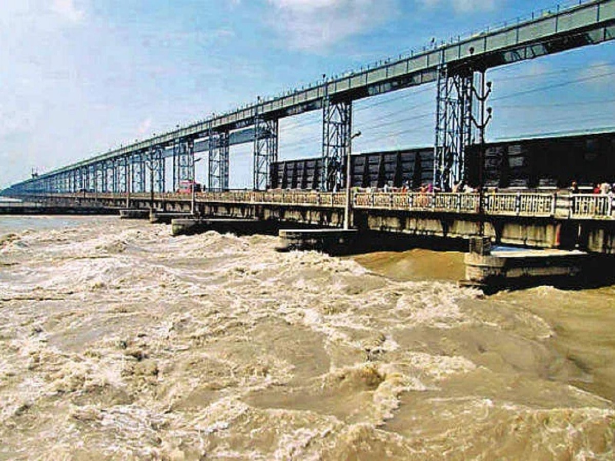 Bihar Flood: बिहार कोसी बैराज ने तोड़ा 34 सालों का रिकॉर्ड, 4 लाख 62 हजार 345 क्यूसेक पानी का हुआ डिस्चार्ज