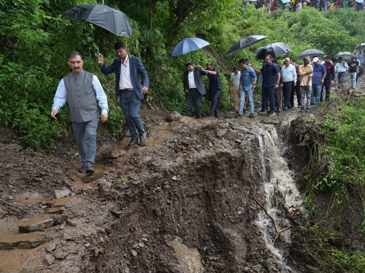 Solan Cloudbrust: सोलन में बादल फटने से 7 की मौत, CM सुक्खू ने घटना स्थल का किया दौरा