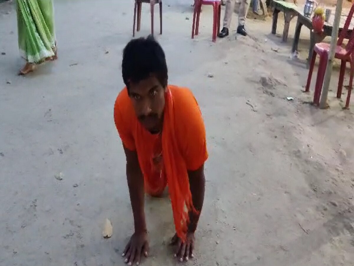 Shravani Mela 2023: दोनों पैरों से दिव्यांग, फिर भी 3 साल से पैदल कर रहे बाबा बैधनाथ धाम की यात्रा, जानें क्या है मुराद