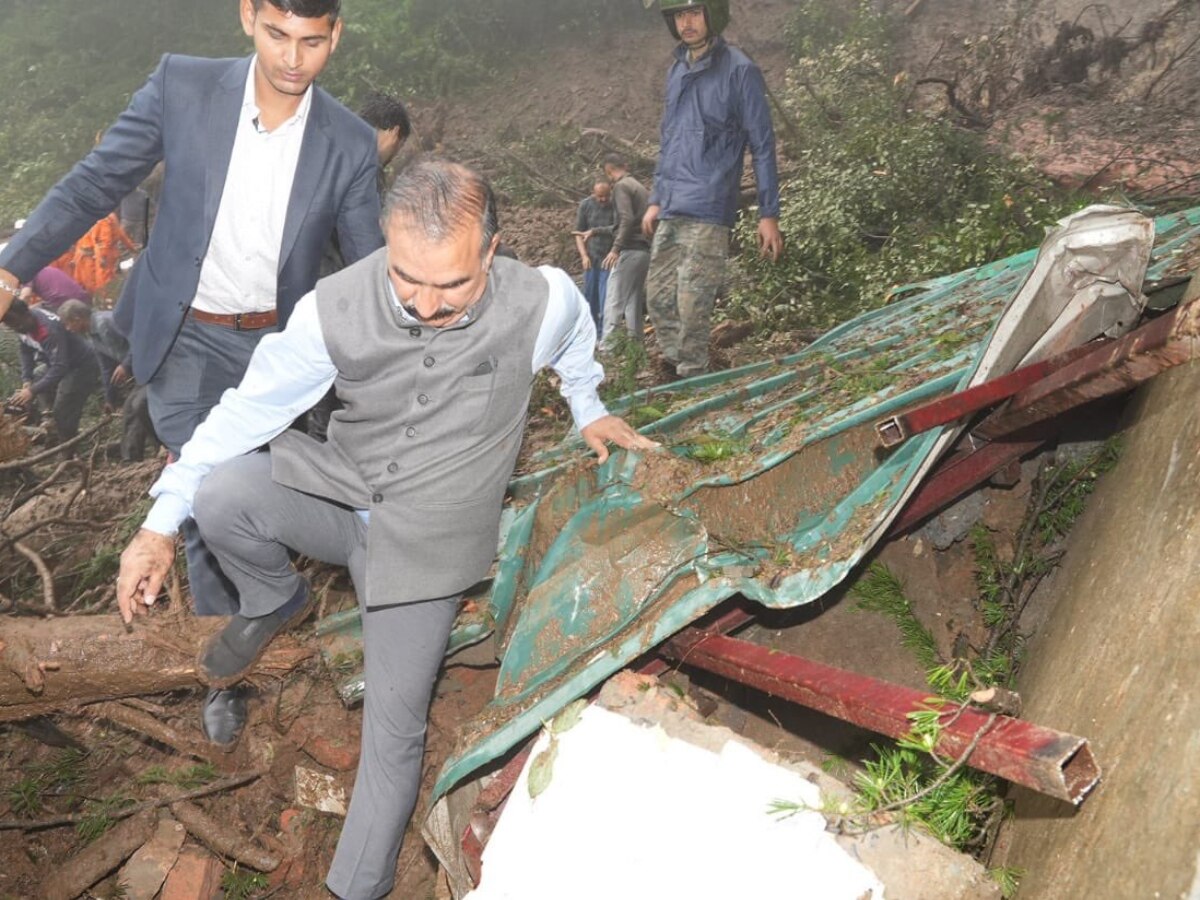 Himachal News: हिमाचल में तबाही से बह गया कालका-शिमला रेलवे ट्रैक, 24 घंटों में 50 मौतें, 30-35 लोग अभी भी फंसे
