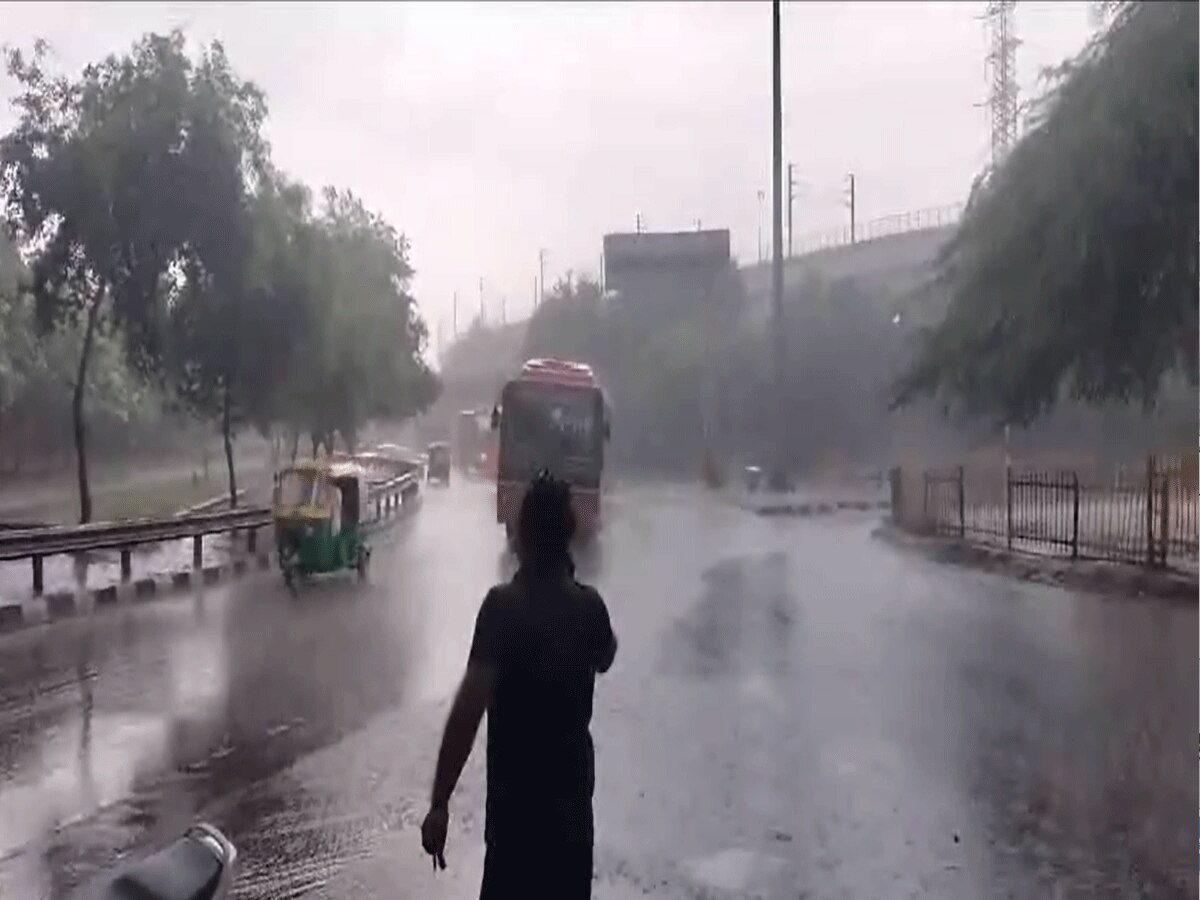 Delhi Weather Update: जश्न-ए-आजादी पर बारिश का साया, दिल्ली-NCR समेत इन राज्यों में हुई झमाझम बारिश