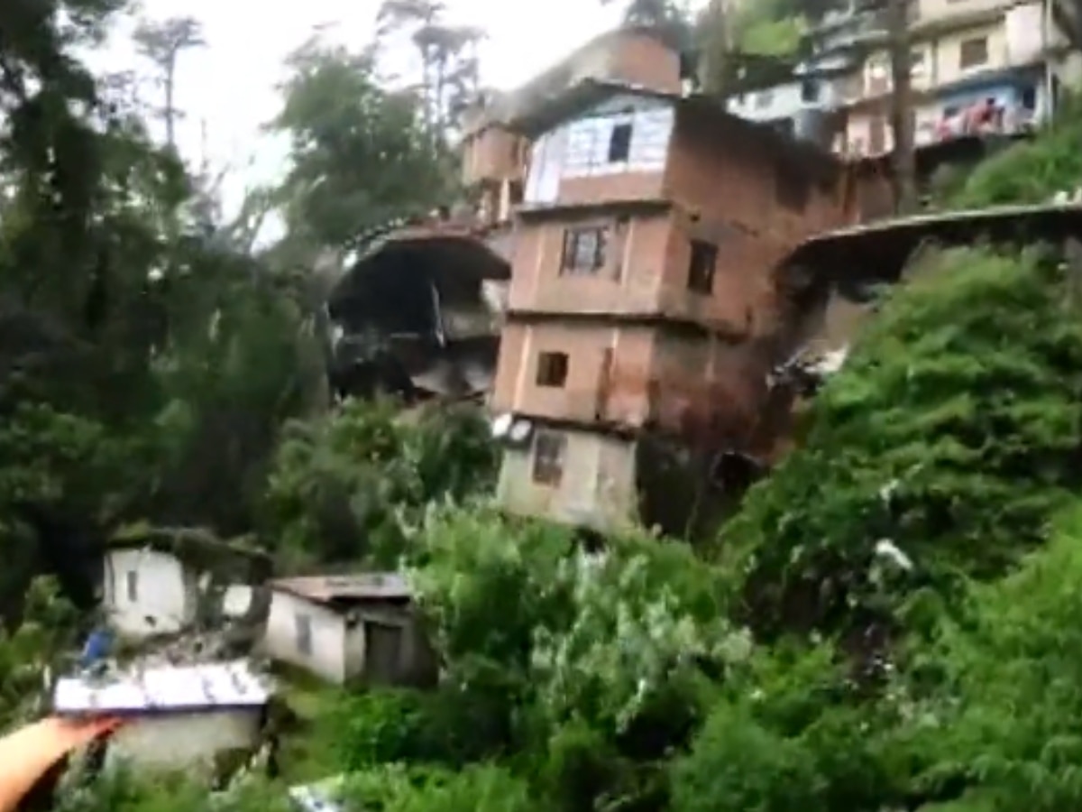 Shimla Landslide: शिमला में एक फिर लैंडस्लाइड से बुरा हाल! 1 सेकेंड में ढह गया मकान, 1 की मौत