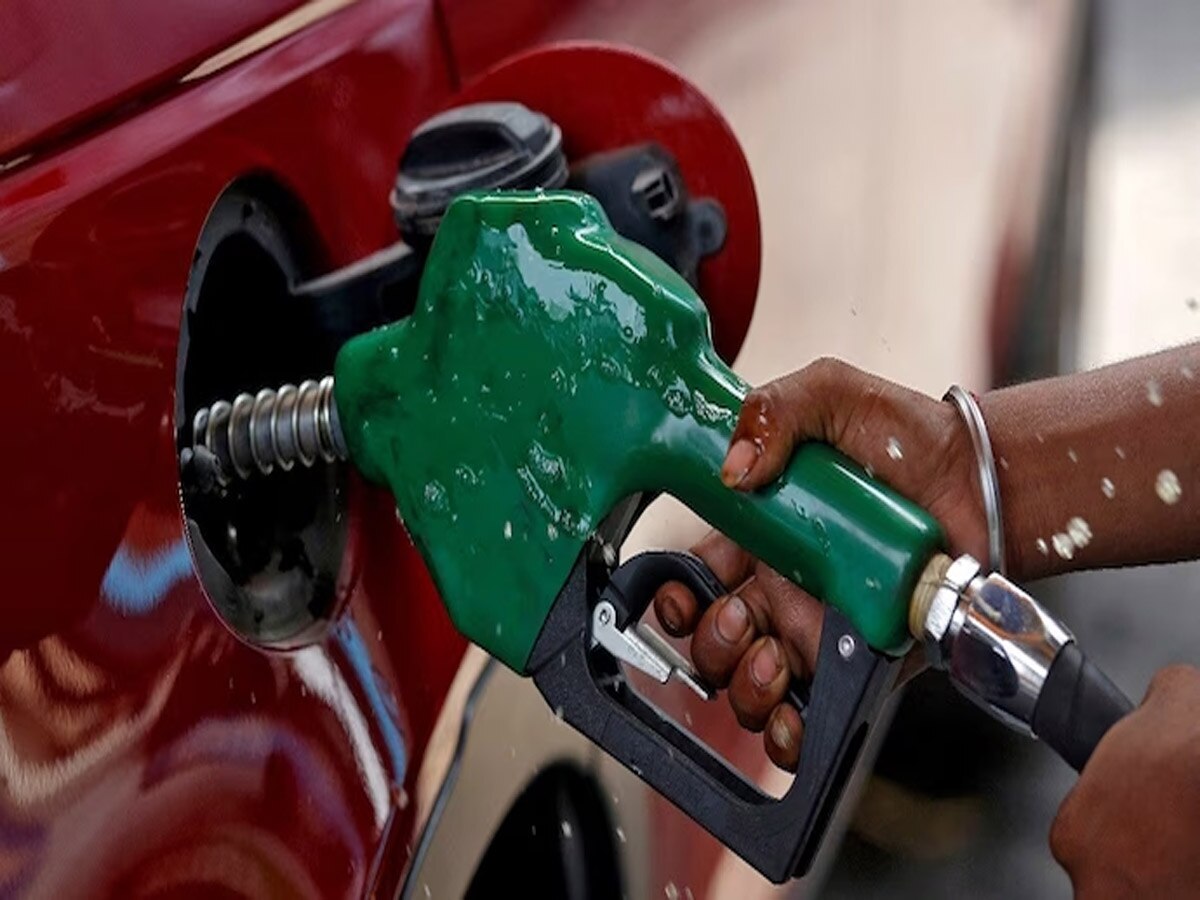 Pakistan Petrol Price: पेट्रोल के दामों ने उड़ाए लोगों के होश! सुनकर आप भी पकड़ लेंगे सिर