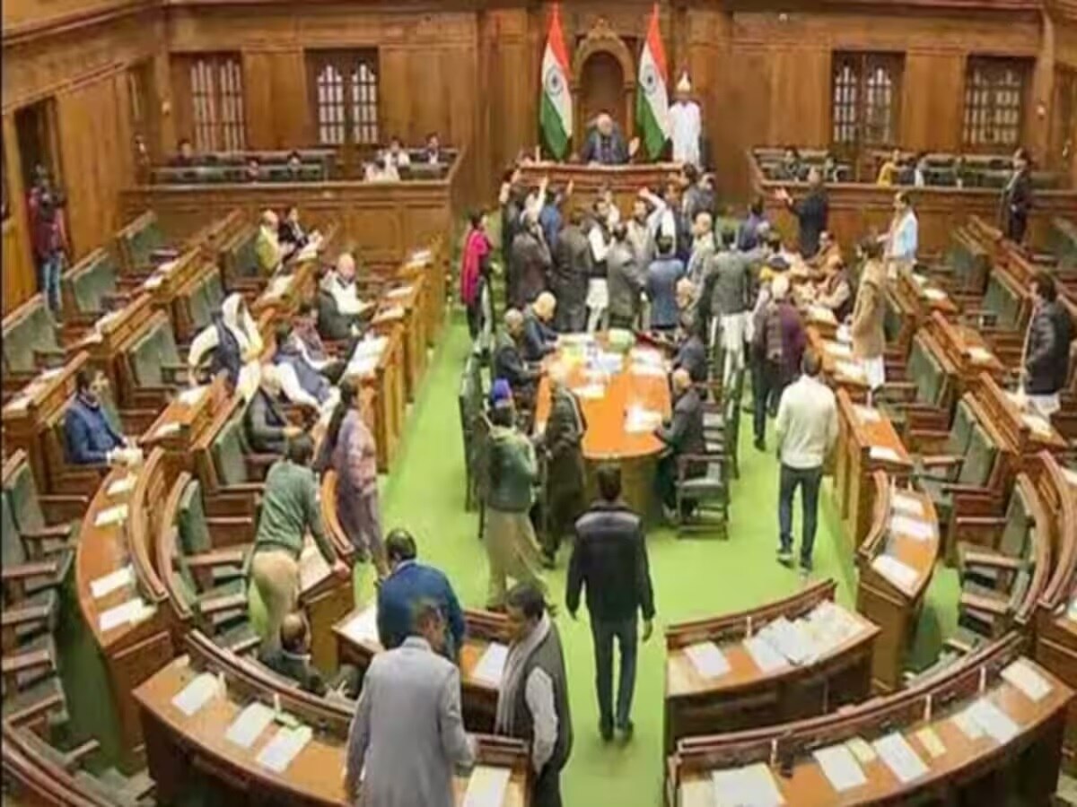 Delhi Assembly Special Session: हंगामे के साथ शुरू हुई दिल्ली विधानसभा की कार्यवाही, BJP विधायकों ने इन मुद्दों पर किया सरकार का घेराव