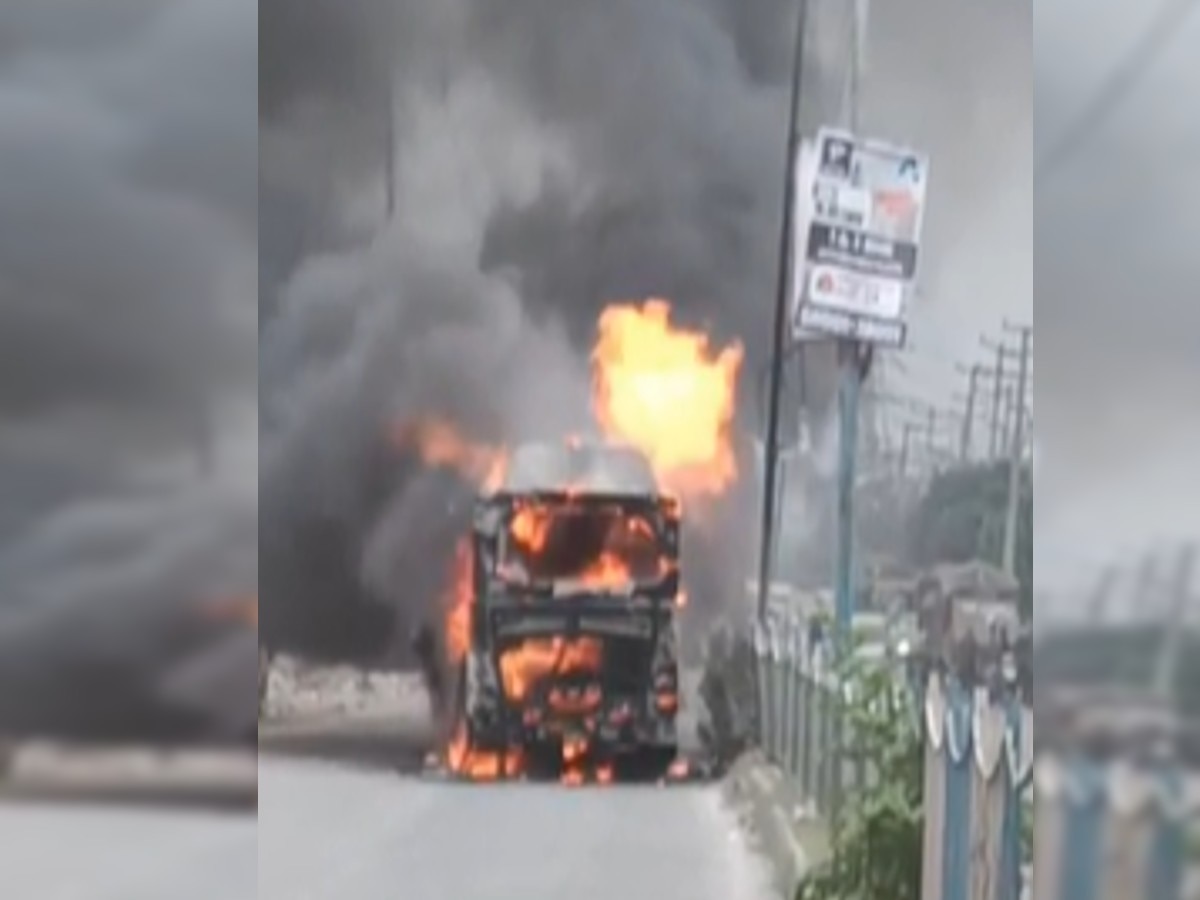 Faridabad News: चलती बस में आग लगने से मचा हड़कंप, ड्राइवर की सूझबूझ से बची लोगों की जान