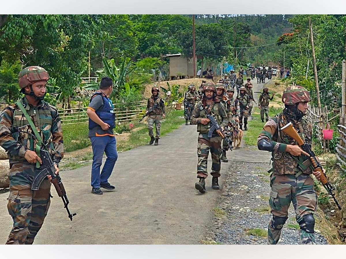 Manipur News: मणिपुर में सुरक्षाबलों ने तेज किए ऑपरेशन, उग्रवादियों के बंकर तबाह; बरामद किए लूटे हुए हथियार 