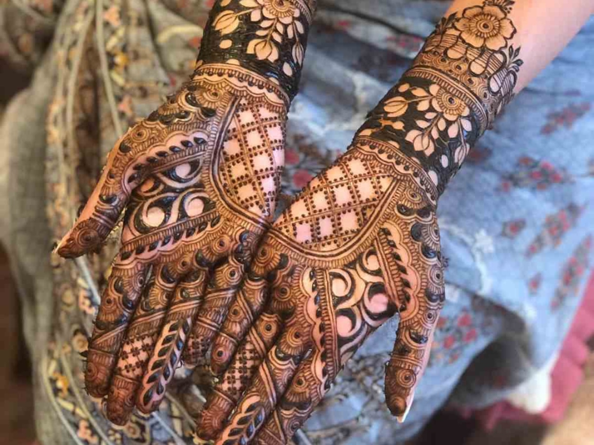 simple beautiful Arabic mehndi design - Rakhi,teej special gol tikki mehndi  design - back hand henna | simple beautiful Arabic mehndi design - Rakhi, teej special gol tikki mehndi design - back hand