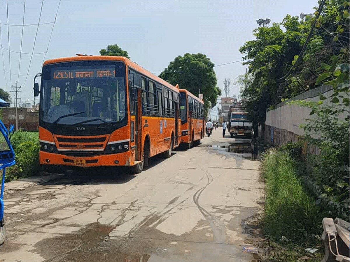 Delhi DTC Bus: एक बार फिर हुआ खबर का बड़ा असर! ग्रामीण इलाकों में बंद हुई बसें फिर दौड़ी