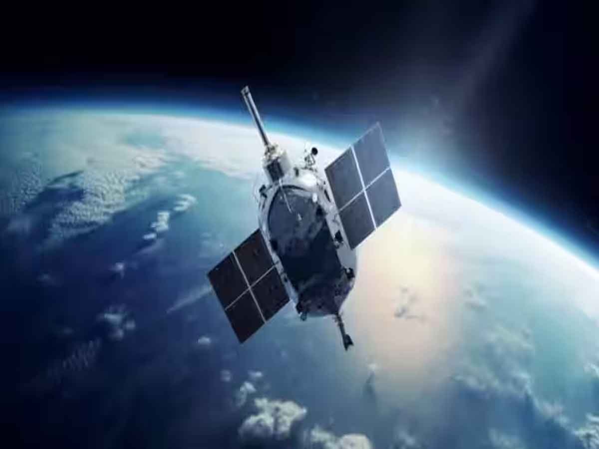 अंतरिक्ष से जासूसी! भारत के युद्धाभ्यास से बौखलाया चीन, निगरानी के लिए तैनात किए 300 उपग्रह