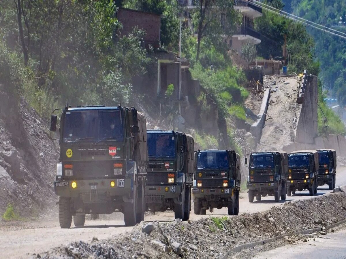 Ladakh Accident: खाई में पलटी भारतीय सेना की गाड़ी, 9 जवान वीरगति को प्राप्तम, 1 घायल