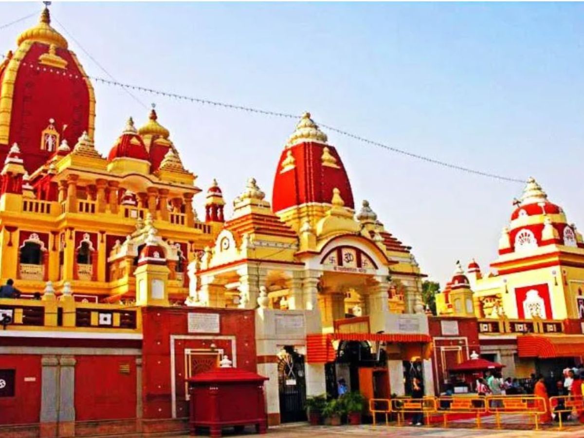 Entry is denied to famous maa Kalkaji Temple if wearing such clothing