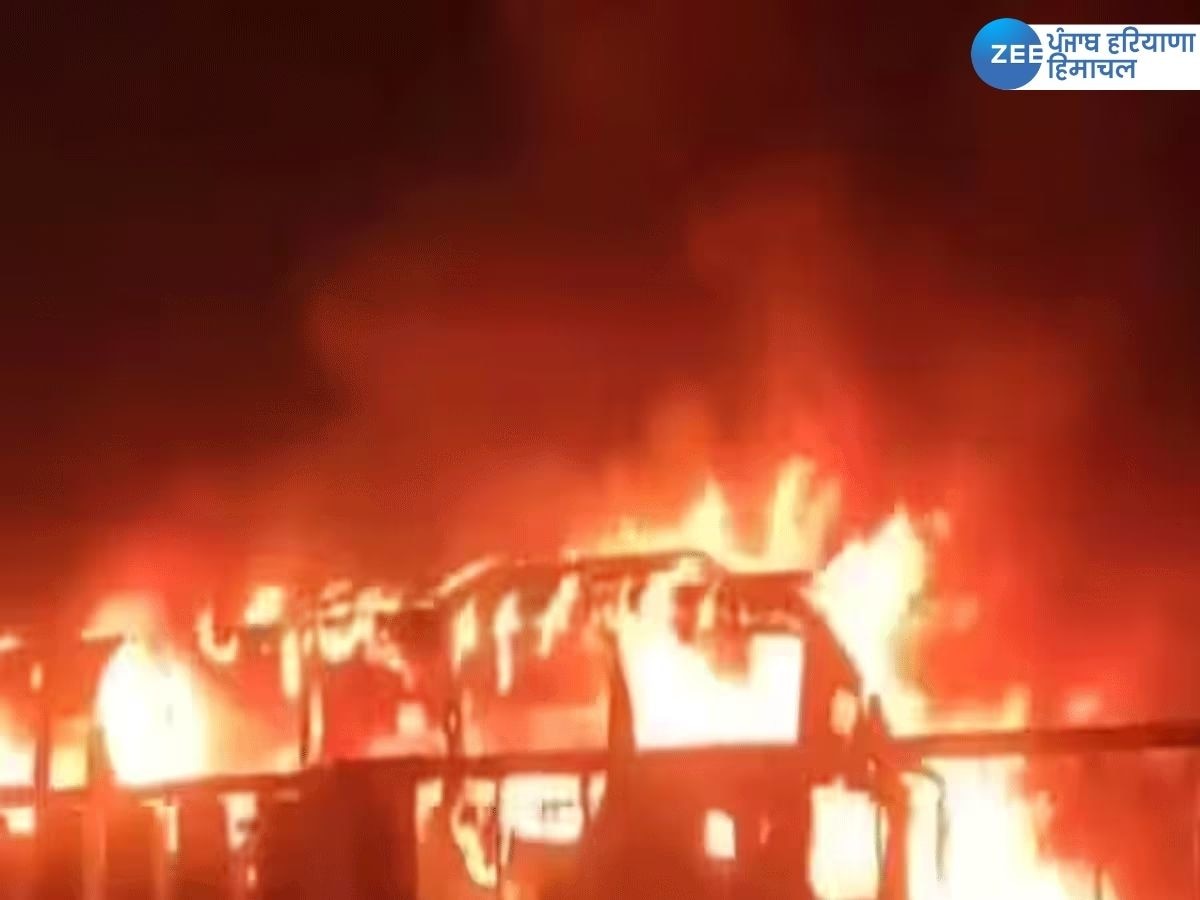 Pakistan Bus Fire: ਪਾਕਿਸਤਾਨ 'ਚ ਵੱਡਾ ਹਾਦਸਾ, ਕਰਾਚੀ ਤੋਂ ਇਸਲਾਮਾਬਾਦ ਜਾ ਰਹੀ ਬੱਸ ਨੂੰ ਲੱਗੀ ਅੱਗ, 30 ਦੀ ਮੌਤ