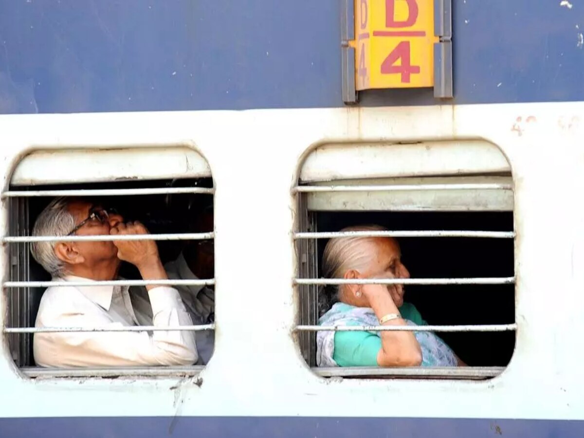 Indian Railway: रेलवे में वरिष्ठ नागरिकों को क्या-क्या सुविधाएं मिलती हैं? लिस्ट पढ़कर कहेंगे-थैंक्यू