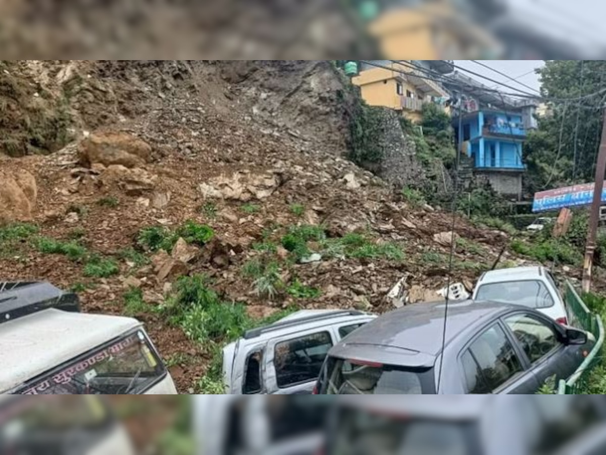 टिहरी में पहाड़ी मलबा गिरने से तीन वाहन दबे, दो महिला समेत बच्चे की मौत
