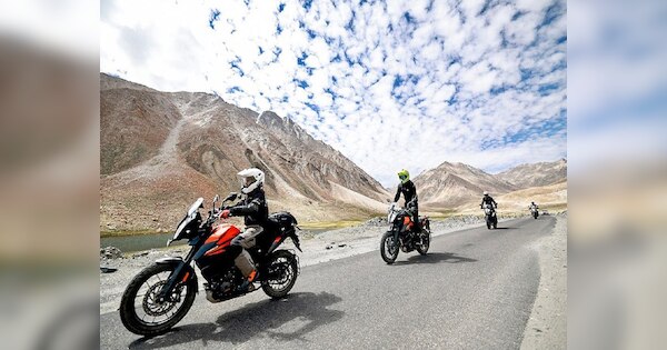 Rahul Gandhi's rider look, bike ride between the hills of Ladakh, watch ...