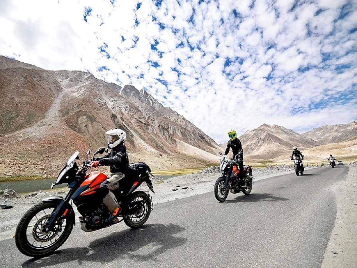 India. Rahul Rider Rahul Gandhi's rider look, bike ride between the hills of Ladakh, watch ...
