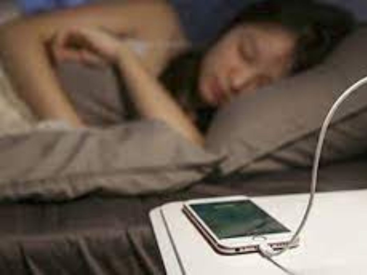 Charging mobile phones near under pillow has harmful effects on