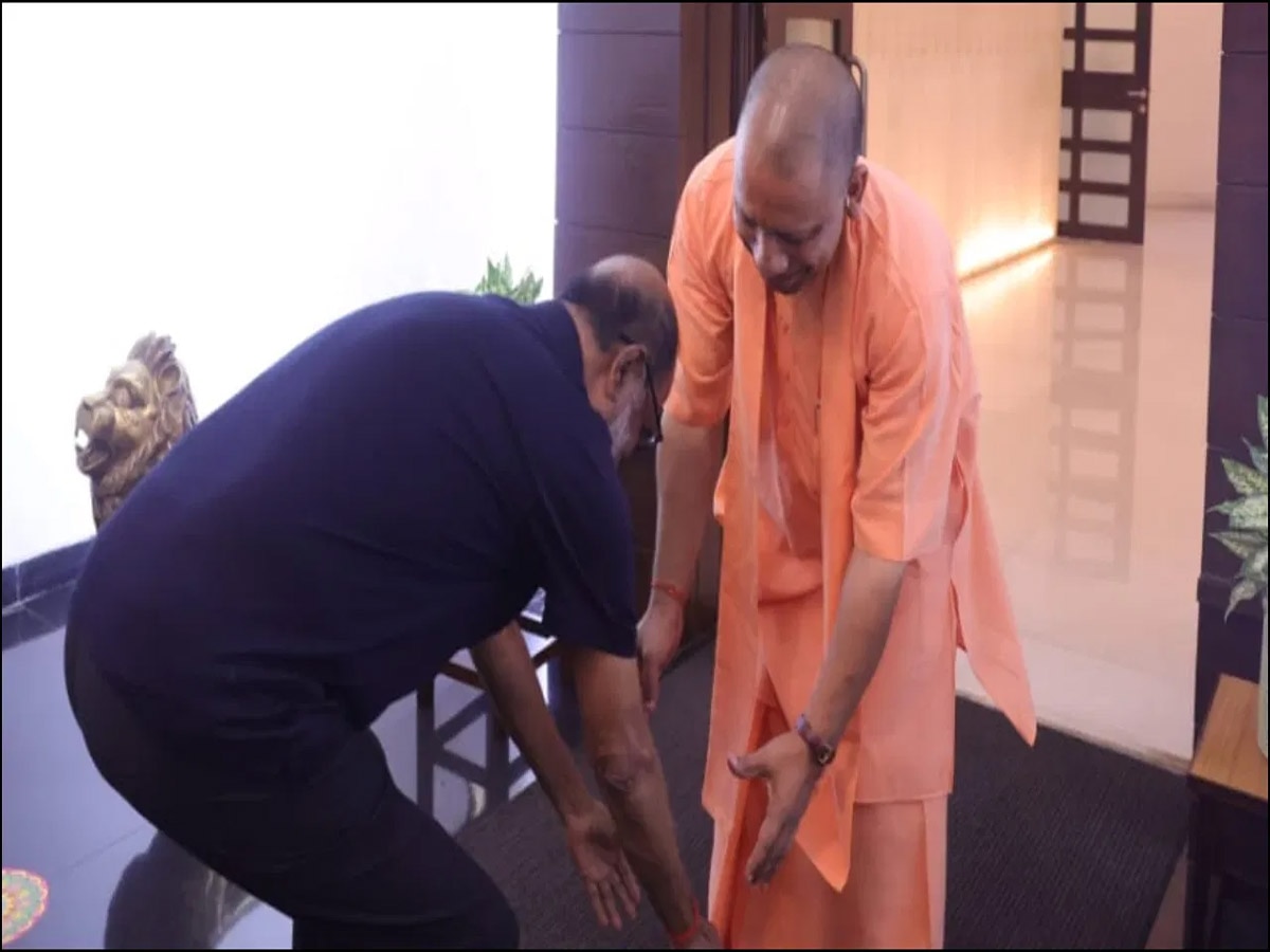 Rajinikanth ने क्यों छुए थे सीएम योगी आदित्यनाथ के पैर? सामने आई जानकारी