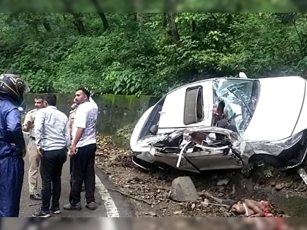 Paonta Sahib News: पांवटा साहिब में तेज रफ्तार ट्रक की कार से टक्कर, एक की मौत 4 घायल