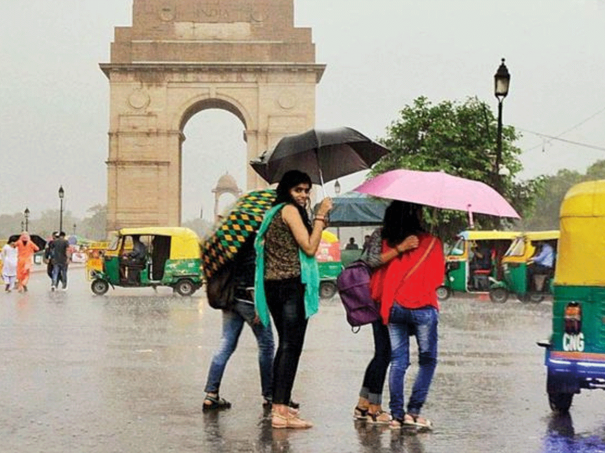 New Delhi: दिल्ली में बारिश से हुई नए दिन की शुरुआत, मौसम हुआ सुहाना New Delhi: दिल्ली में बारिश से हुई नए दिन की शुरुआत, मौसम हुआ सुहाना