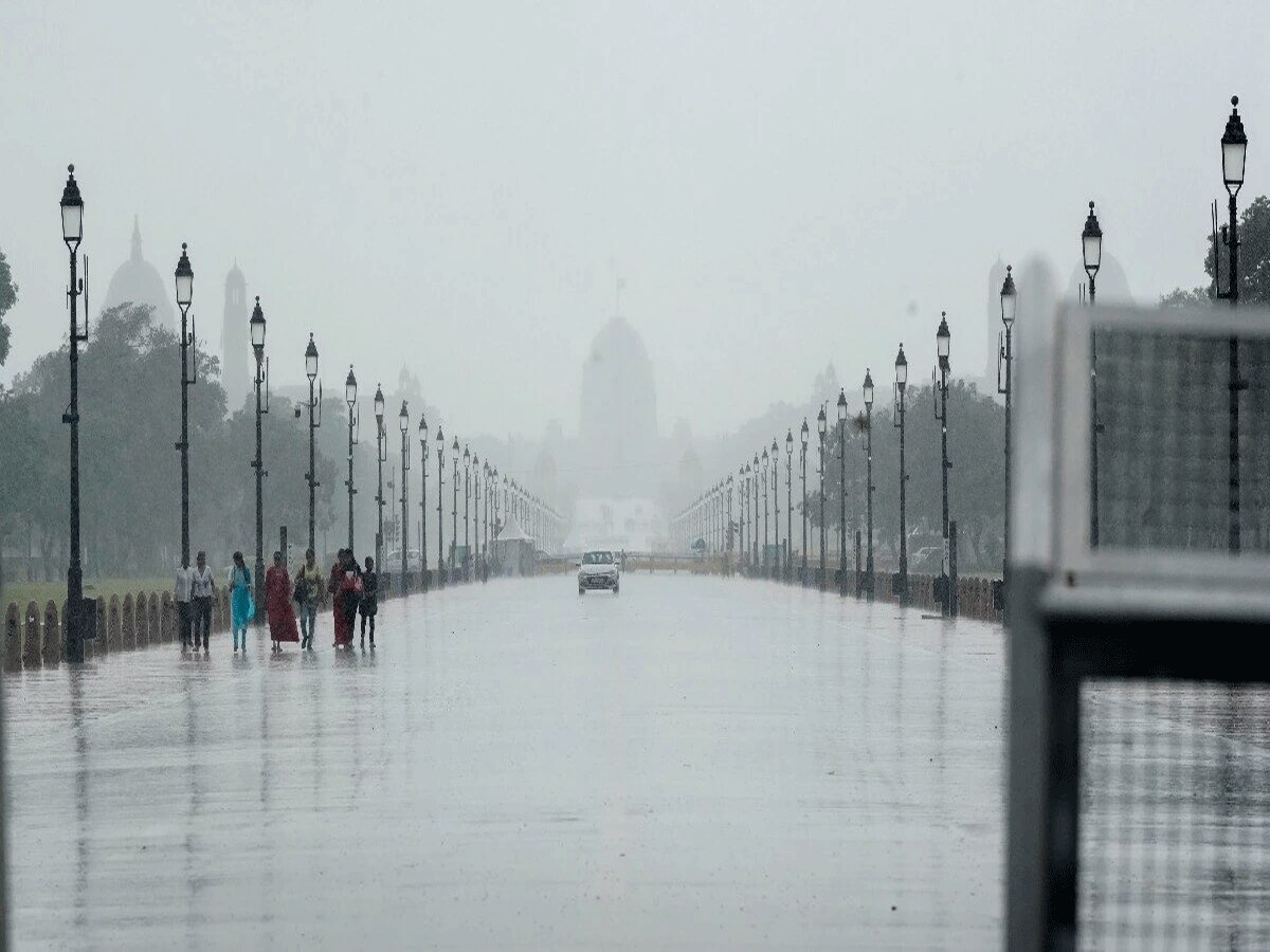 Delhi Weather: दिल्ली-नोएडा में बदला मौसम का मिजाज, IMD ने जारी किया अलर्ट