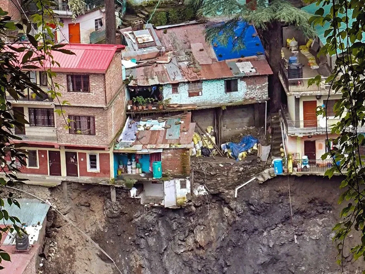 हिमाचल में आसमानी कहर जारी, कई लोग हुए बेघर; 24 घंटे में 8 घर मलबे में तब्दील 