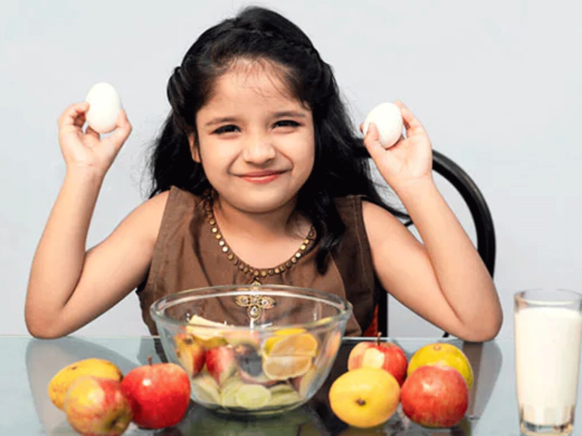 Healthy Food For Kids: बच्चों को खिलाएं ये 5 सुपर फूड्स, कम्यूटर से भी तेज हो जाएगा दिमाग 