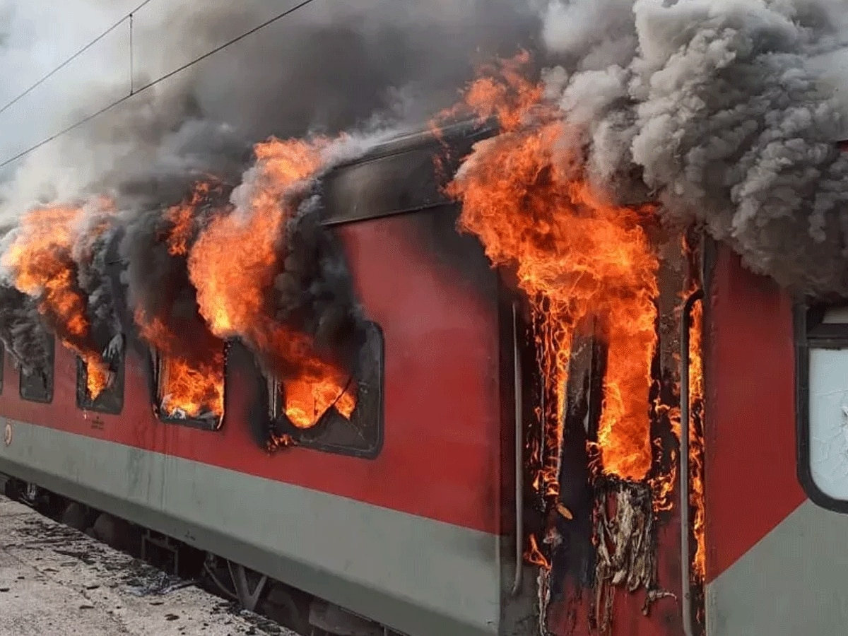 Madurai Train Fire: ट्रेन में फटा सिलेंडर 10 की मौत; 2 कोच जलकर हुआ खाक  