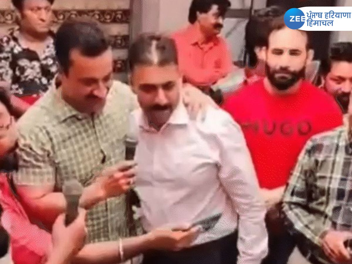 Amritsar Viral Video: ਗੈਂਗਸਟਰ ਨਾਲ ਨੱਚ-ਟੱਪ ਰਹੇ 2 ਡੀਐਸਪੀ ਦਾ ਹੋਇਆ ਤਬਾਦਲਾ, ਗੈਂਗਸਟਰ ਕੀਤਾ ਕਾਬੂ Amritsar Viral Video: ਗੈਂਗਸਟਰ ਨਾਲ ਨੱਚ-ਟੱਪ ਰਹੇ 2 ਡੀਐਸਪੀ ਦਾ ਹੋਇਆ ਤਬਾਦਲਾ, ਗੈਂਗਸਟਰ ਕੀਤਾ ਕਾਬੂ