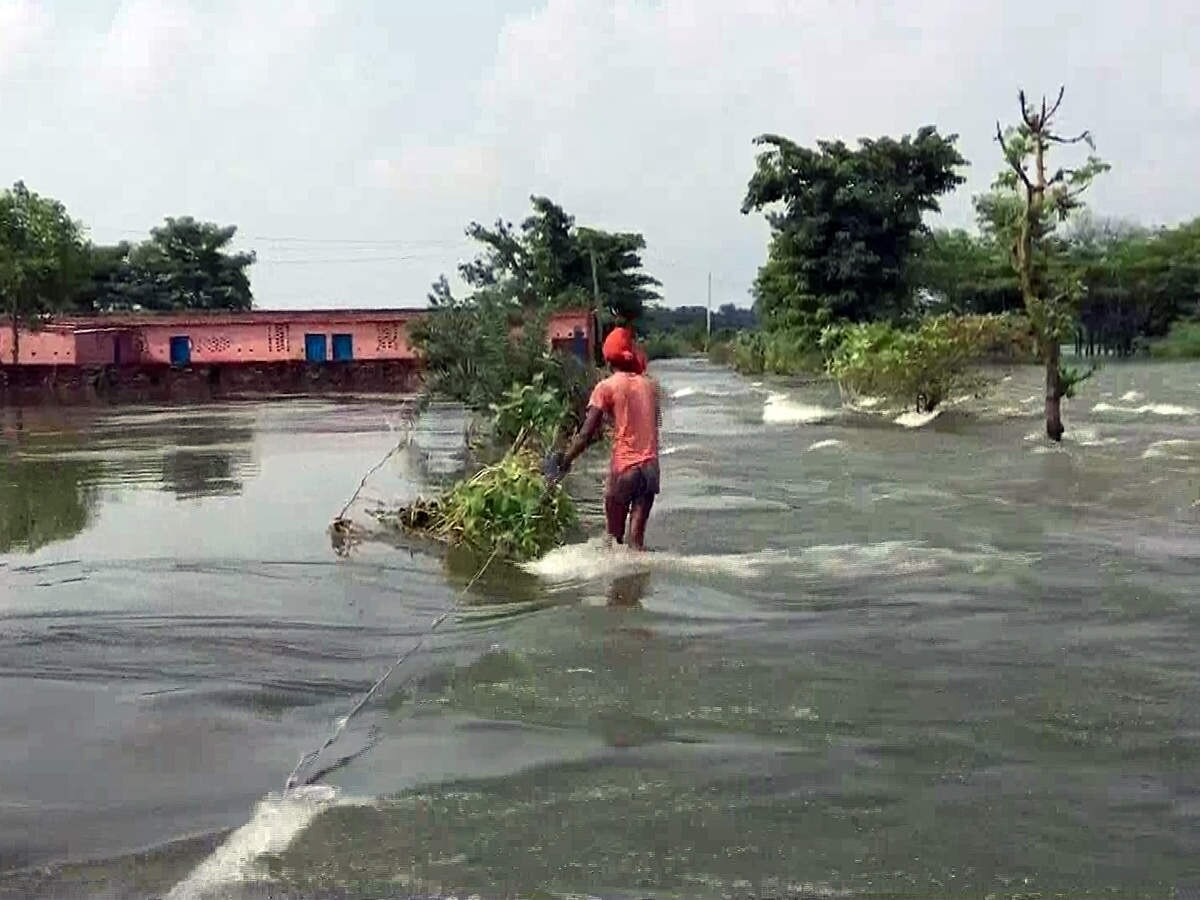 Bihar Flood water entered many villages in Bettiah district bihar ...