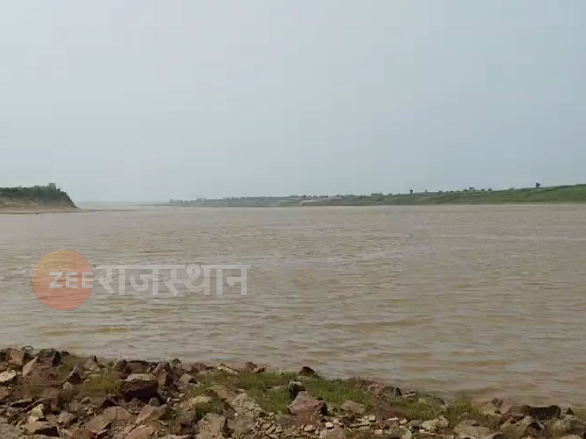 धौलपुर: चंबल नदी में व्यक्ति ने लगा दी छलांग,कैंसर से था पीड़ित