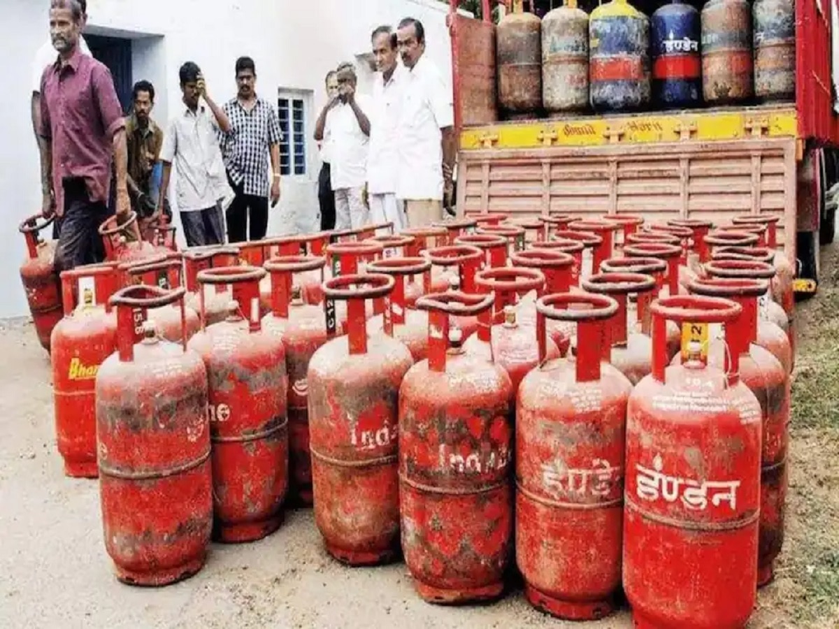 LPG Cylinder Price: PM Modi ने रक्षाबंधन से पहले दिया तोहफा, देशभर में ₹200 सस्ता हो गया गैस सिलेंडर