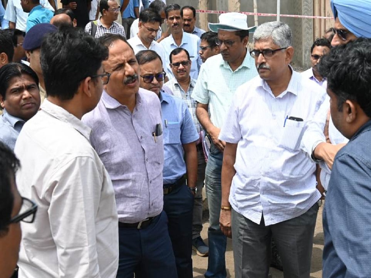 Talcher News: ତାଳଚେର ଅଂଚଳ ପରିଦର୍ଶନ କରି ନିର୍ମାଣ କାର୍ଯ୍ୟର ନୀରିକ୍ଷଣ କଲେ ପୂର୍ବତଟ ରେଳପଥ ମହାପ୍ରବନ୍ଧକ Talcher News: ତାଳଚେର ଅଂଚଳ ପରିଦର୍ଶନ କରି ନିର୍ମାଣ କାର୍ଯ୍ୟର ନୀରିକ୍ଷଣ କଲେ ପୂର୍ବତଟ ରେଳପଥ ମହାପ୍ରବନ୍ଧକ