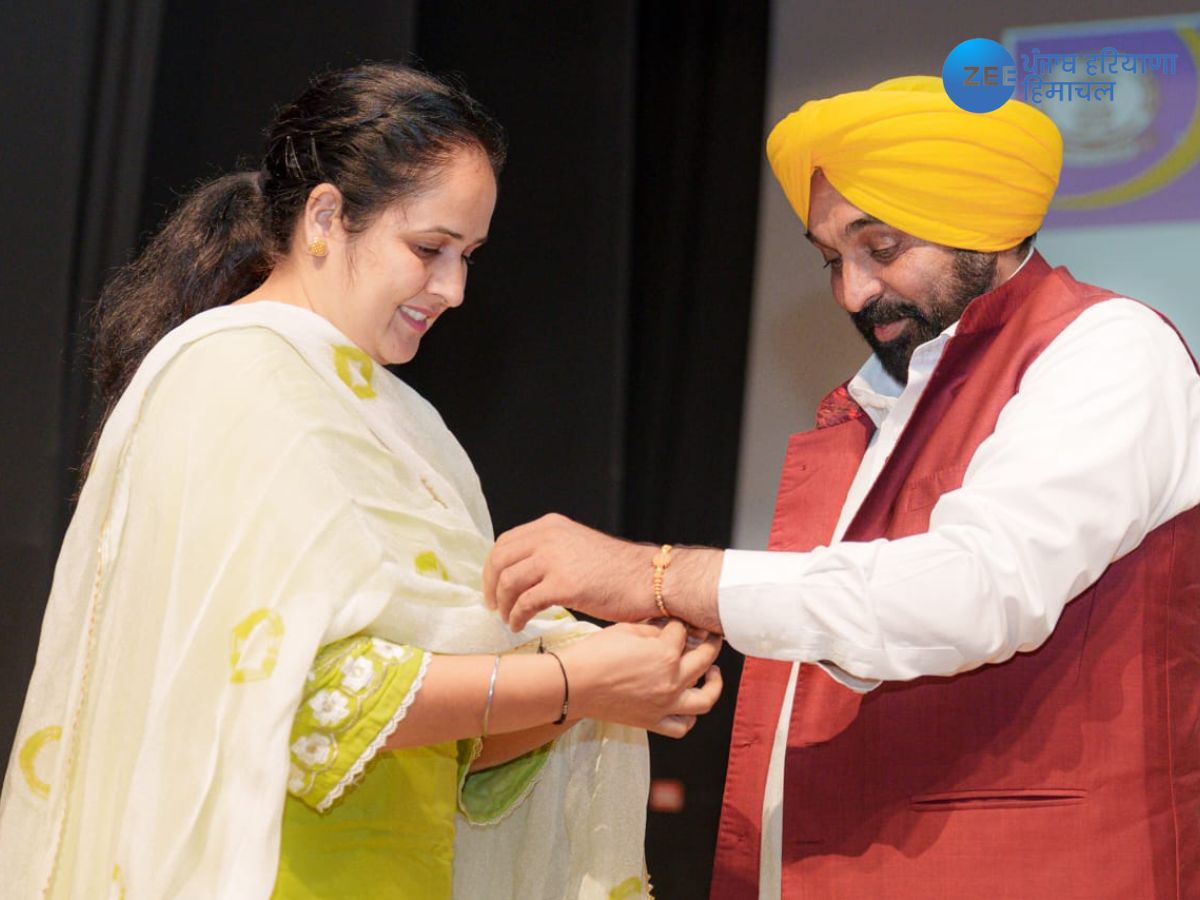 Punjab News: ਸੀਐਮ ਮਾਨ ਨੇ ਆਂਗਨਵਾੜੀ ਵਰਕਰਾਂ ਨੂੰ ਨਿਯੁਕਤੀ ਪੱਤਰ ਵੰਡਣ ਵੇਲੇ ਸਟੇਜ 'ਤੇ ਔਰਤ ਤੋਂ ਬੰਨ੍ਹਵਾਈ ਰੱਖੜੀ Punjab News: ਸੀਐਮ ਮਾਨ ਨੇ ਆਂਗਨਵਾੜੀ ਵਰਕਰਾਂ ਨੂੰ ਨਿਯੁਕਤੀ ਪੱਤਰ ਵੰਡਣ ਵੇਲੇ ਸਟੇਜ 'ਤੇ ਔਰਤ ਤੋਂ ਬੰਨ੍ਹਵਾਈ ਰੱਖੜੀ