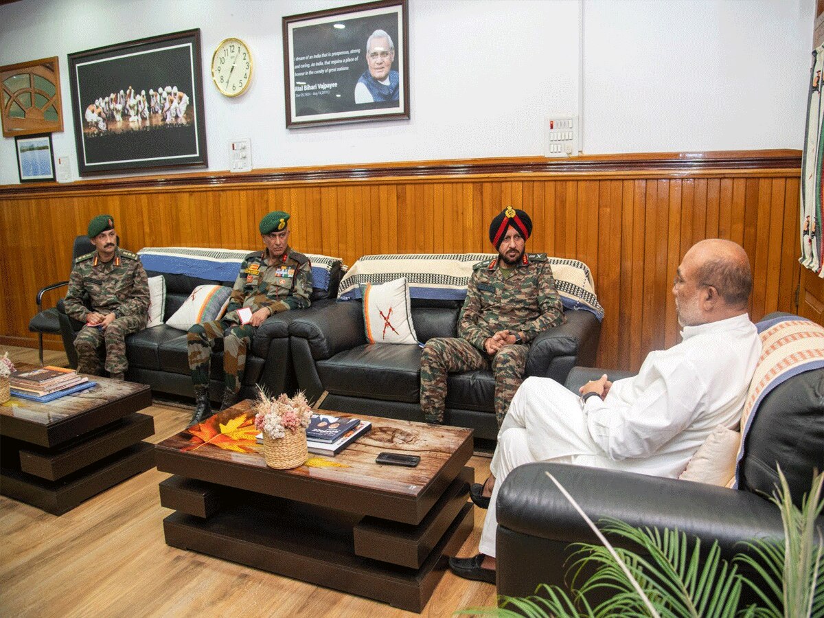 मणिपुर में सेना के बड़े अफसरों का दौरा, CM के साथ इन अहम मुद्दों पर हुई बातचीत