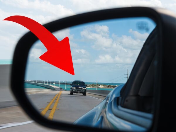 When to change lanes on highway and when not Tips to read ORVM properly ...