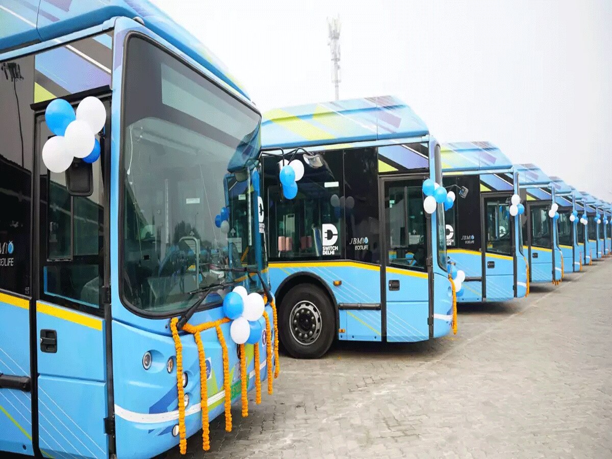 Delhi DTC Bus: दिल्लीवासियों की यात्रा होगी और भी सुहावनी, 5 सितंबर को सड़कों पर रफ्तार भरेंगी 400 नई बसें