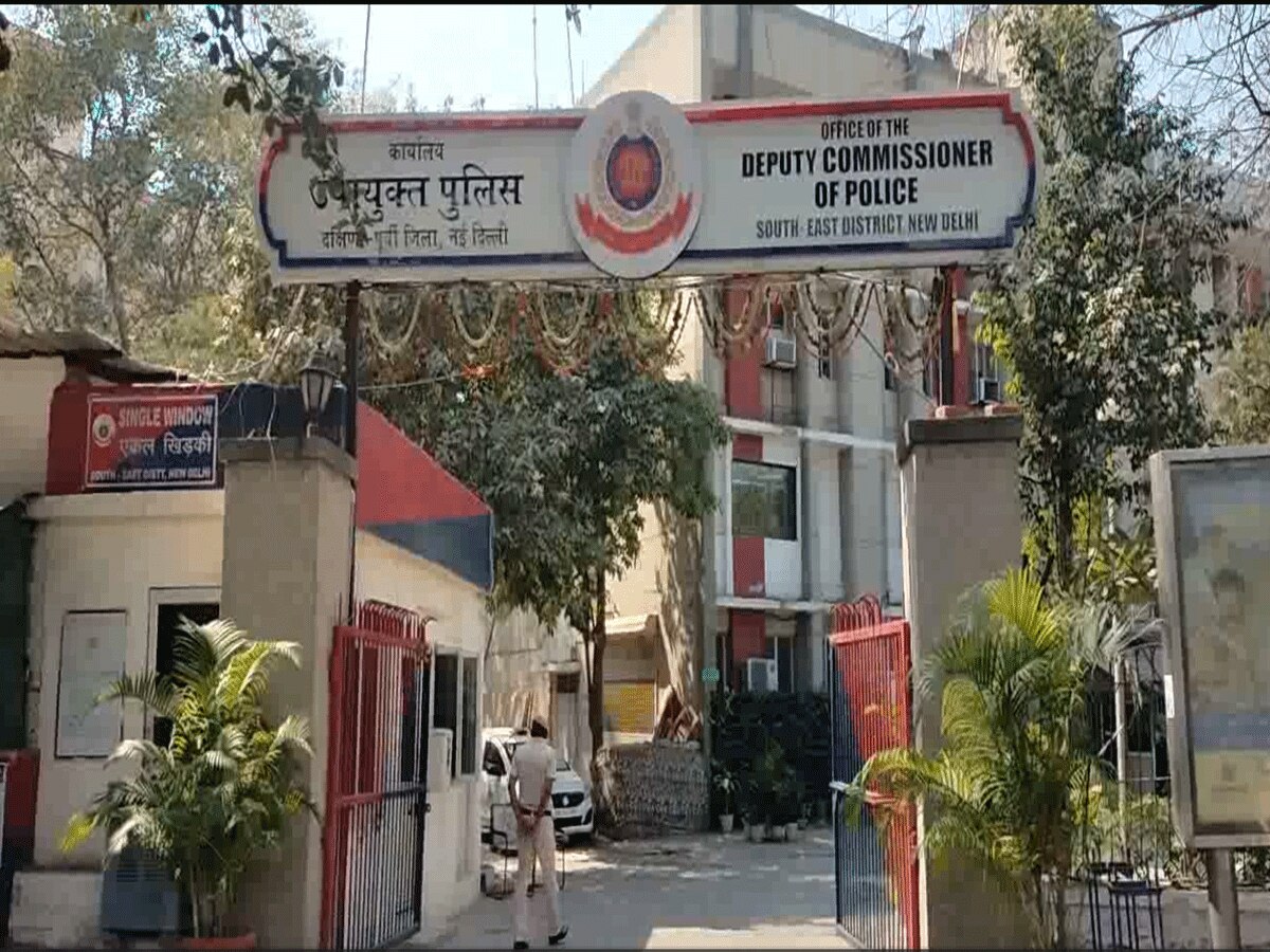 Delhi Crime: शिक्षक ने किया बार-बार यौन शोषण, तंग आकर नाबालिग युवक ने उतारा मौत के घाट