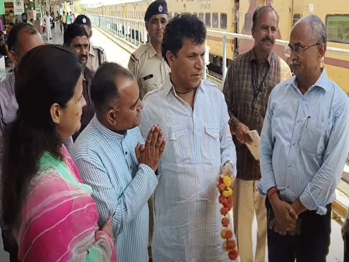 Amrit Bharat Station: केंद्रीय मंत्री कैलाश चौधरी और Railway DRM ने बाड़मेर रेलवे स्टेशन का किया निरीक्षण
