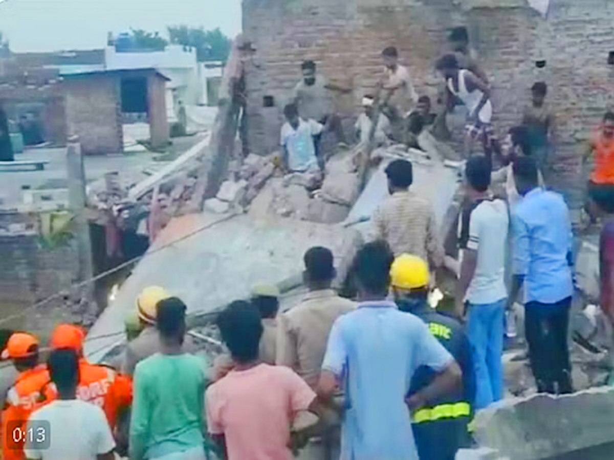 Barabanki Building Collapse 2 people died and 14 injured in this