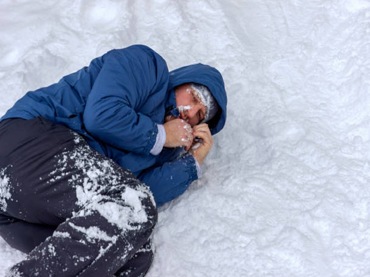 Hypothermia: शरीर एकाएक ठंडी पड़ने लगे तो समझें हो चुके हैं हाइपोथर्मिया के शिकार, ऐसे करें बचाव