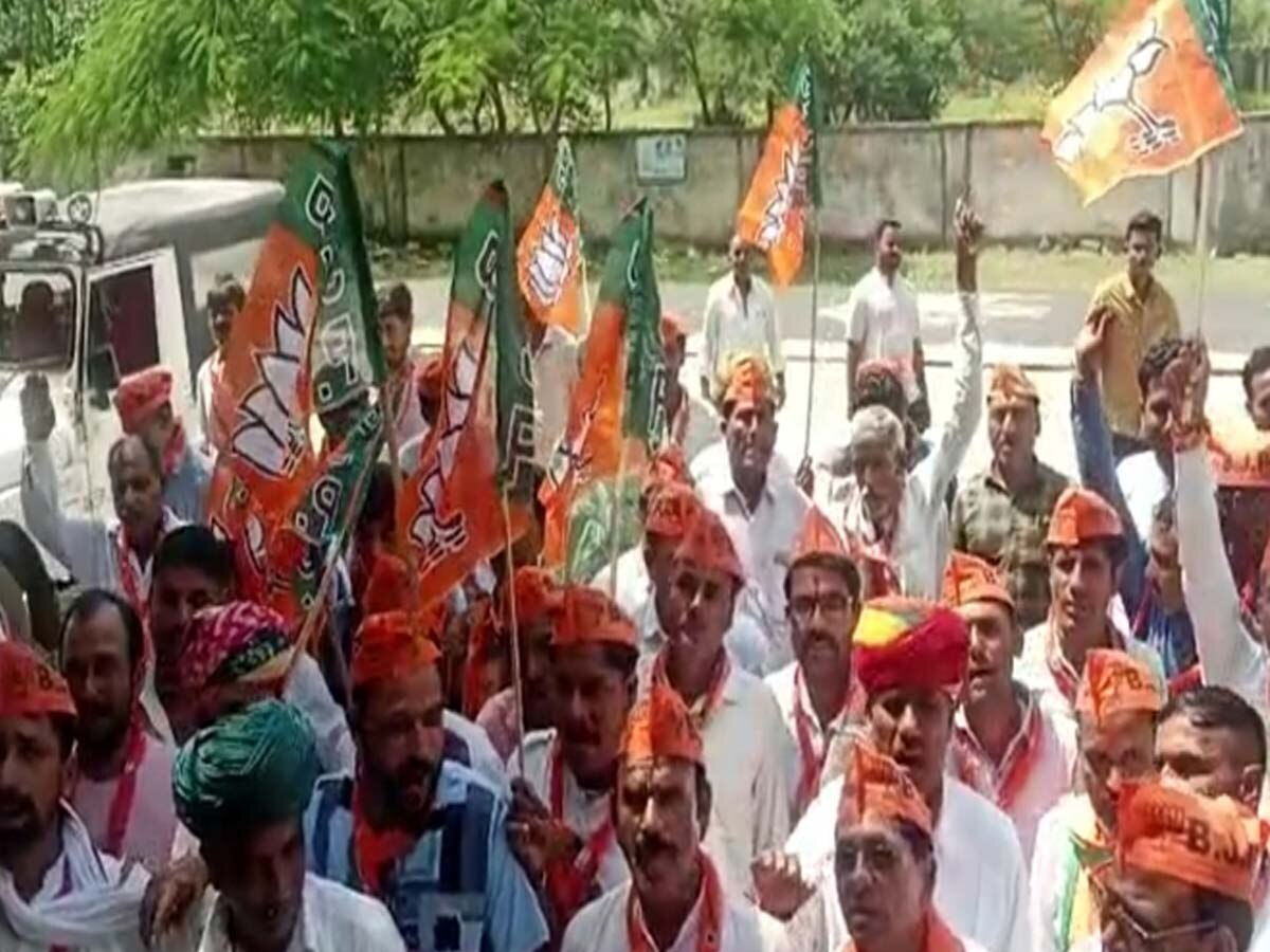 Jhalawar News: बिजली समस्या को लेकर BJP का हल्ला बोल प्रदर्शन, किसानों ने सर्वे की करी मांग