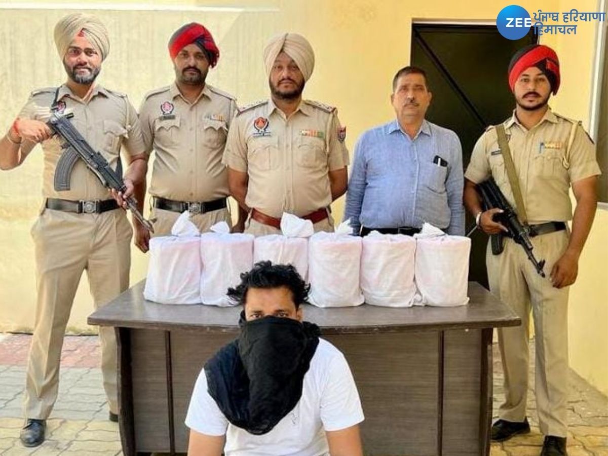 Amritsar News: ਅੰਮ੍ਰਿਤਸਰ 'ਚ 15 ਕਿਲੋ ਹੈਰੋਇਨ ਸਮੇਤ ਸਮੱਗਲਰ ਕਾਬੂ, ਪੁਲਿਸ ਨੇ ਨਾਕਾਬੰਦੀ ਕਰਕੇ ਕੀਤਾ ਕਾਬੂ Amritsar News: ਅੰਮ੍ਰਿਤਸਰ 'ਚ 15 ਕਿਲੋ ਹੈਰੋਇਨ ਸਮੇਤ ਸਮੱਗਲਰ ਕਾਬੂ, ਪੁਲਿਸ ਨੇ ਨਾਕਾਬੰਦੀ ਕਰਕੇ ਕੀਤਾ ਕਾਬੂ