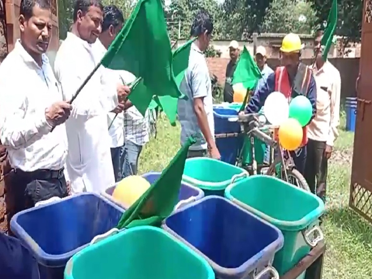 शहरों के बाद गांवों को साफ व सुंदर बनाने की मुहिम शुरू, गीला व सूखा कचरा उठाने के लिए पैडल रिक्शा रवाना